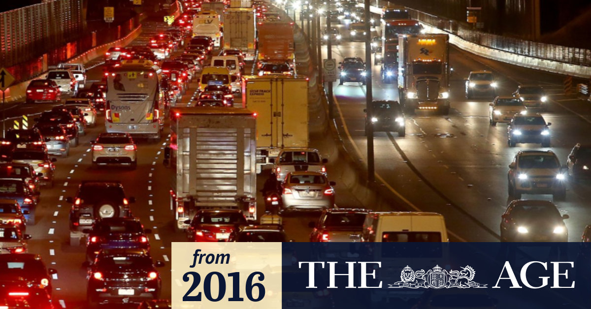 Calder Freeway crash Authorities hope to reopen road for morning peak